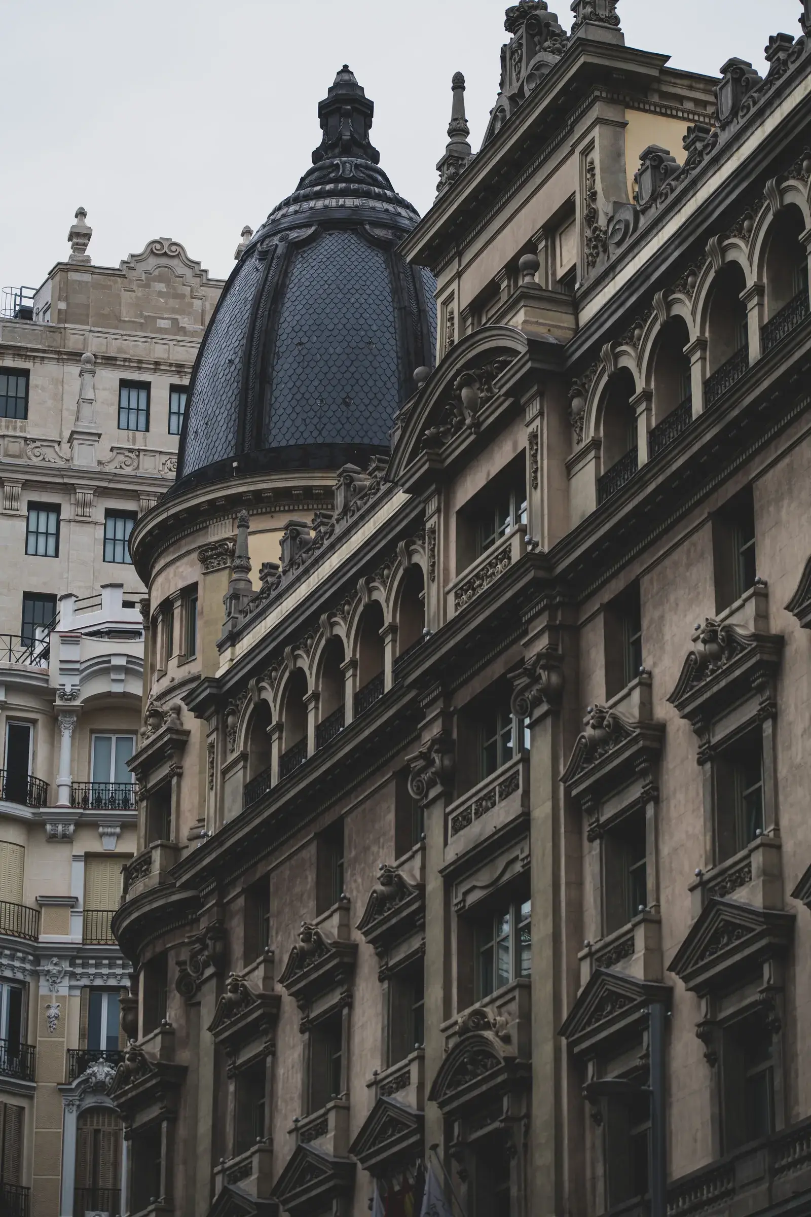 Calle Goya en Madrid con sus edificios clásicos