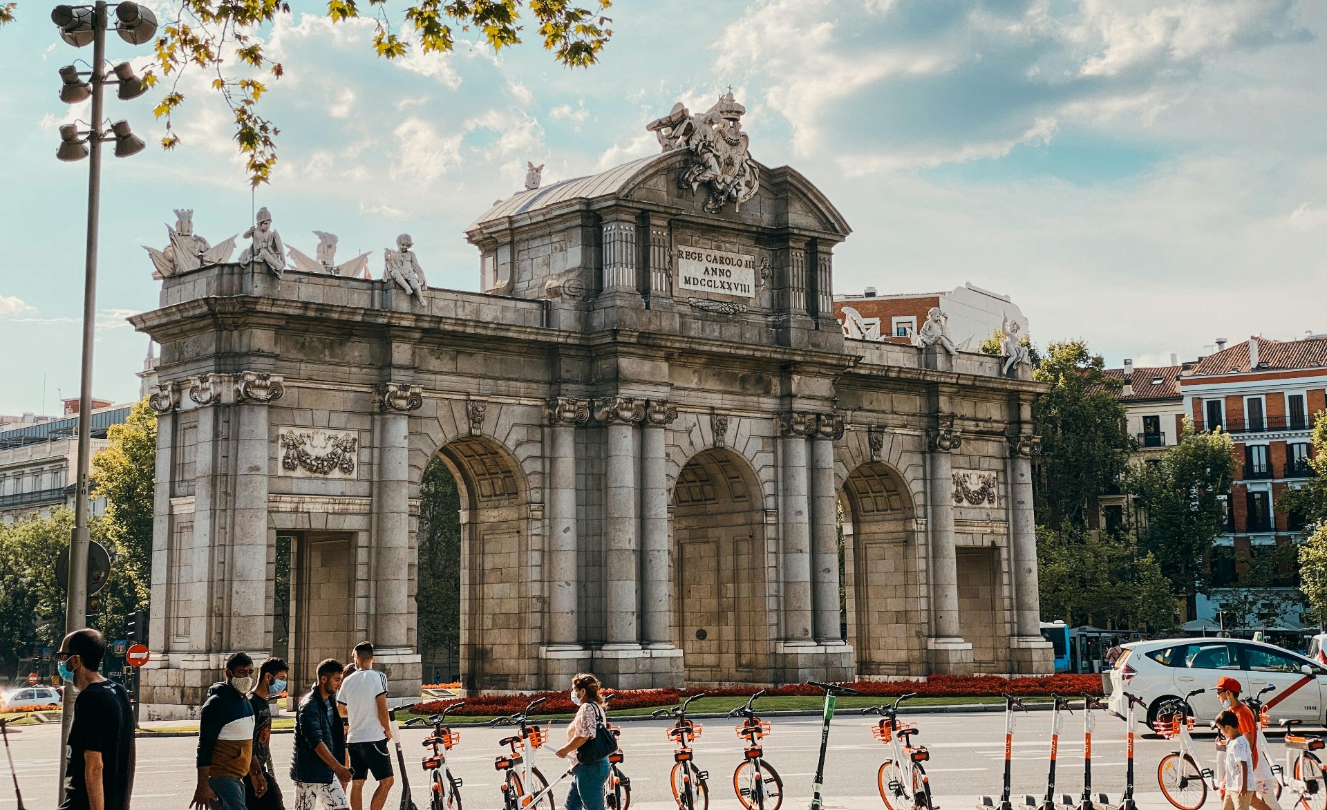 Puerta de Alcalá en Madrid al atardecer